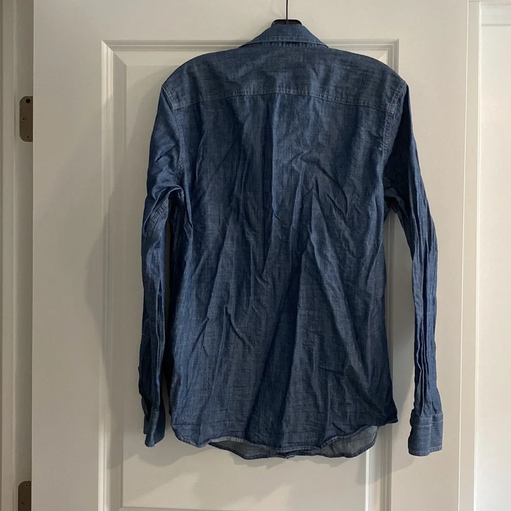⭐️host pick⭐️ Like new Banana Republic Chambray Button Down - Picture 4 of 4